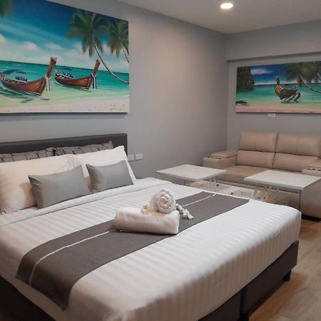 Private Modern Apartments By Patong Vacation Rentals Located In The Heart Of Patong, Walking Distance To The Beach, Kitchen, Private Bathroom, Seating Area, 65" Smart Tv With Free Wifi Экстерьер фото