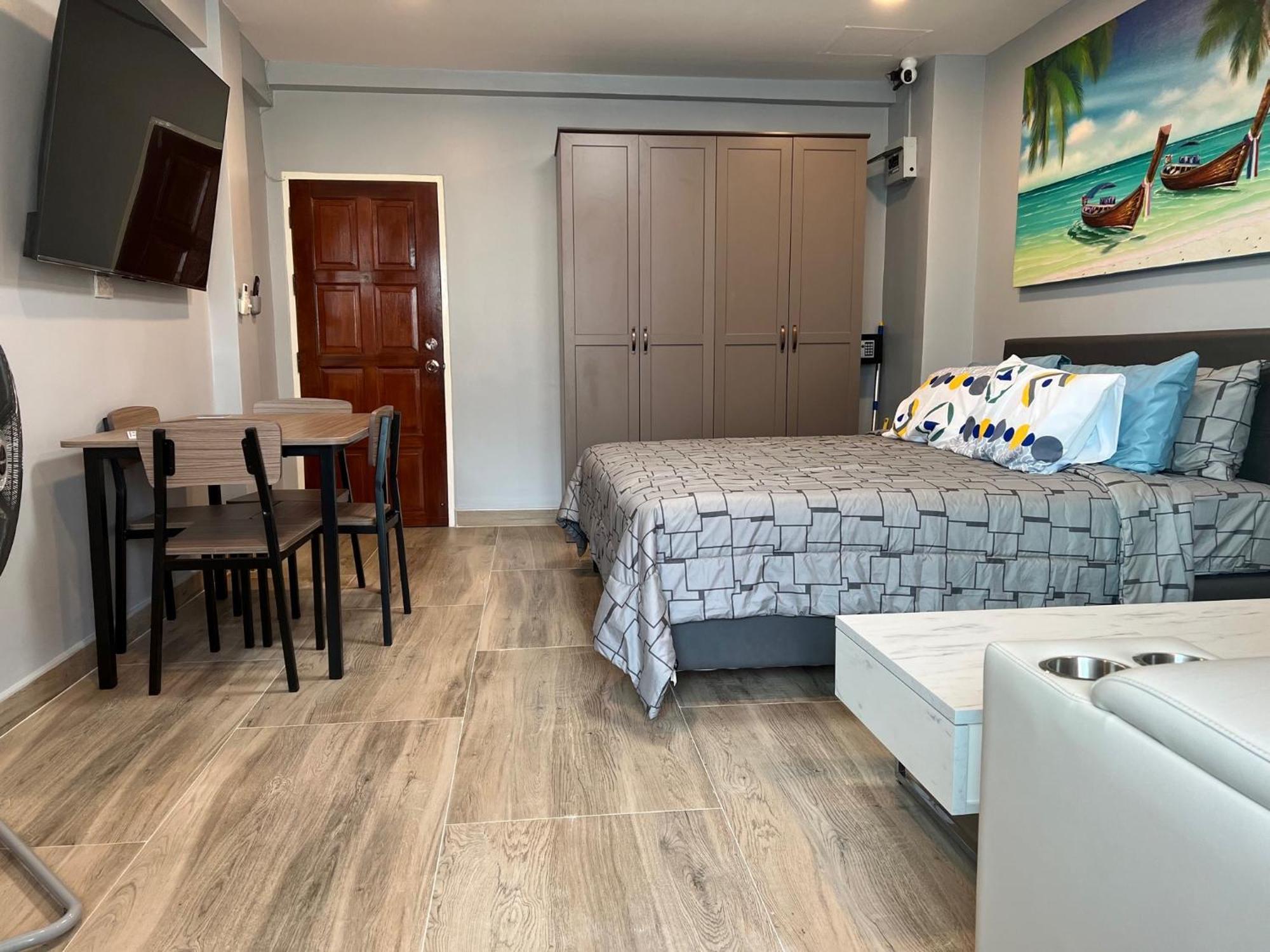 Private Modern Apartments By Patong Vacation Rentals Located In The Heart Of Patong, Walking Distance To The Beach, Kitchen, Private Bathroom, Seating Area, 65" Smart Tv With Free Wifi Экстерьер фото