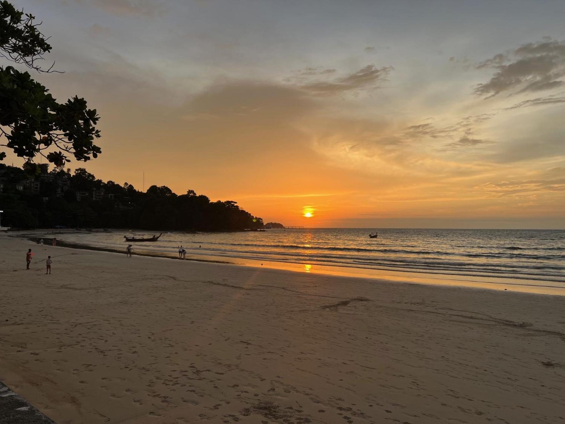 Private Modern Apartments By Patong Vacation Rentals Located In The Heart Of Patong, Walking Distance To The Beach, Kitchen, Private Bathroom, Seating Area, 65" Smart Tv With Free Wifi Экстерьер фото