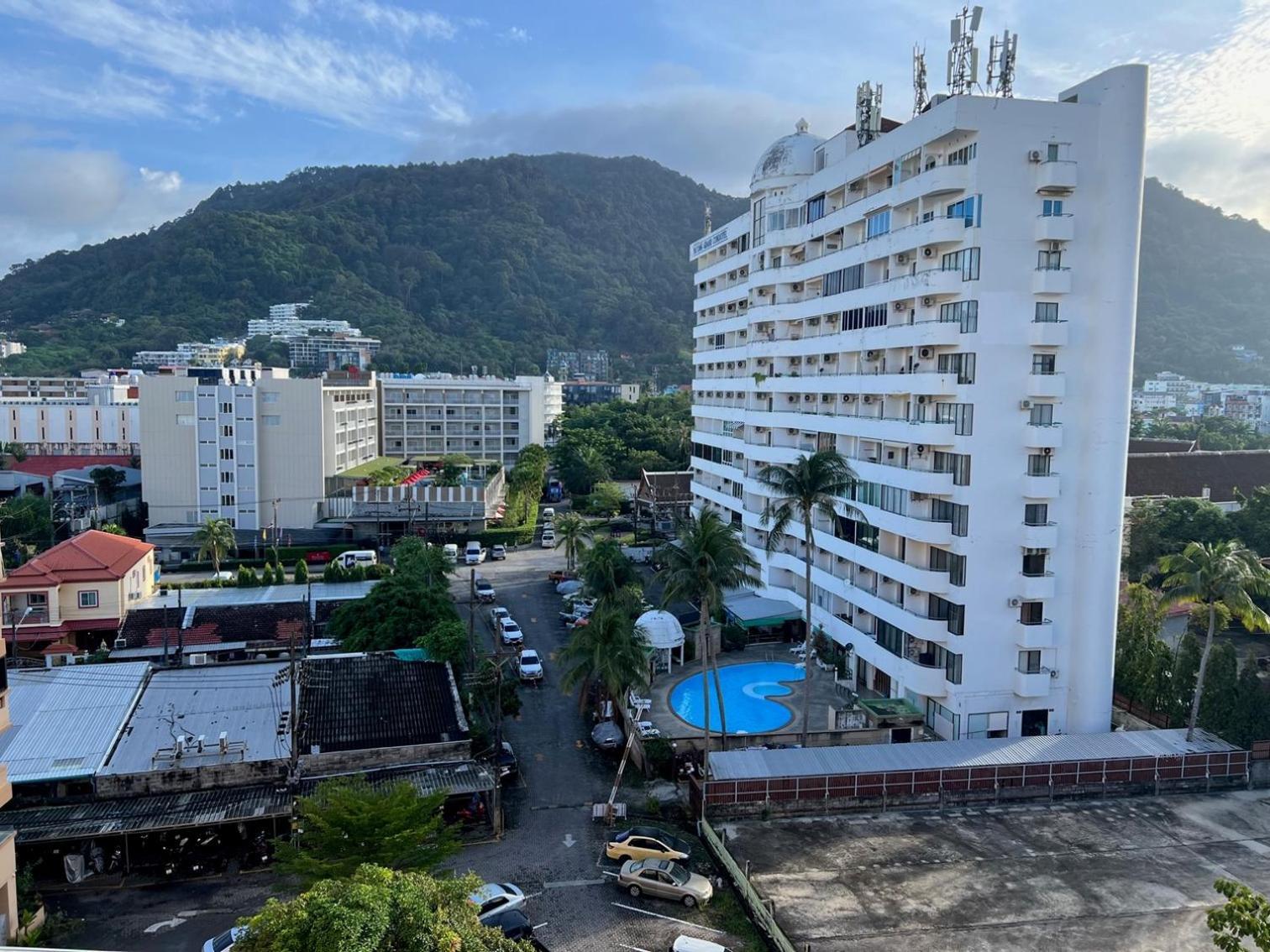 Private Modern Apartments By Patong Vacation Rentals Located In The Heart Of Patong, Walking Distance To The Beach, Kitchen, Private Bathroom, Seating Area, 65" Smart Tv With Free Wifi Экстерьер фото