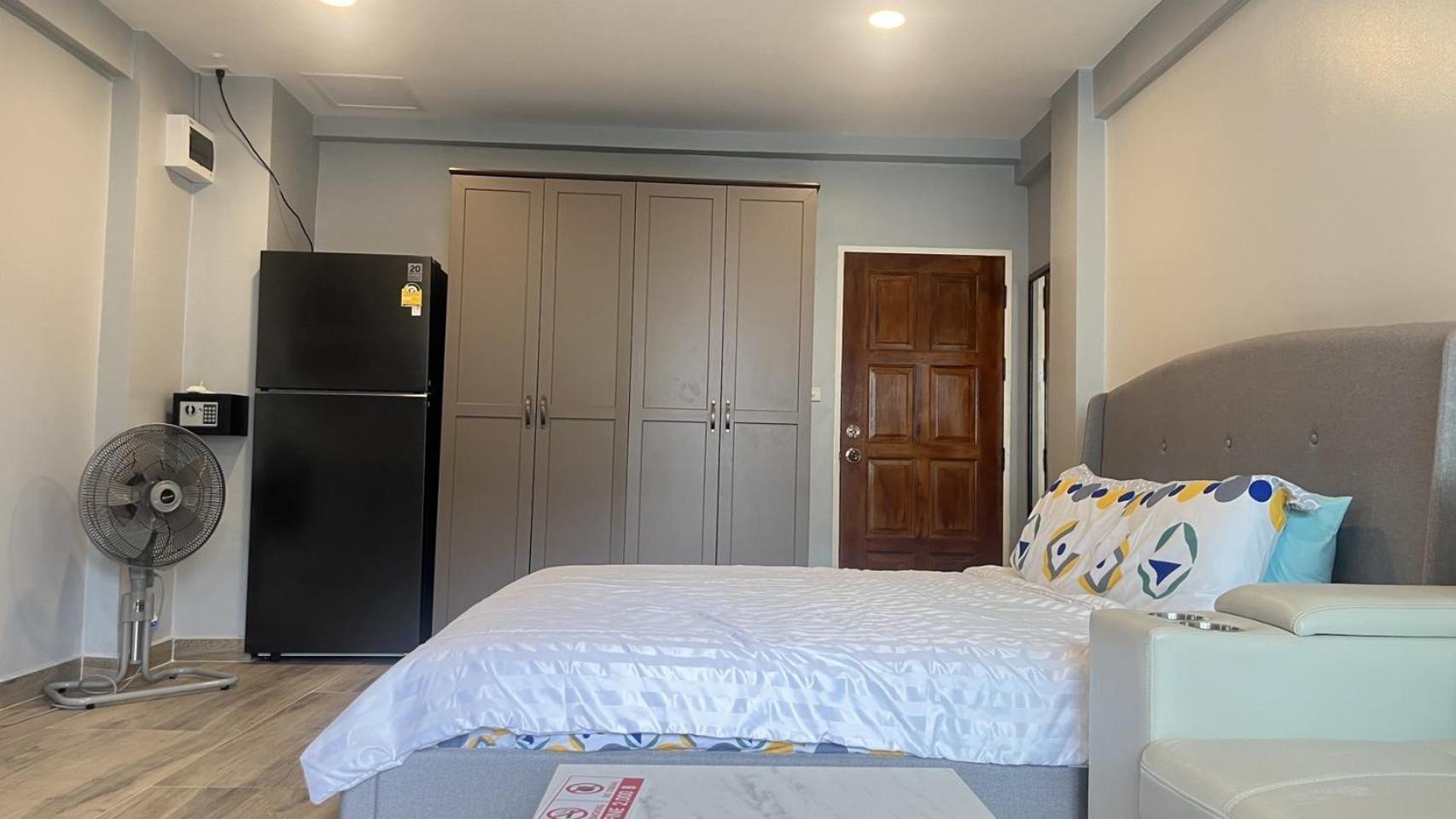 Private Modern Apartments By Patong Vacation Rentals Located In The Heart Of Patong, Walking Distance To The Beach, Kitchen, Private Bathroom, Seating Area, 65" Smart Tv With Free Wifi Экстерьер фото